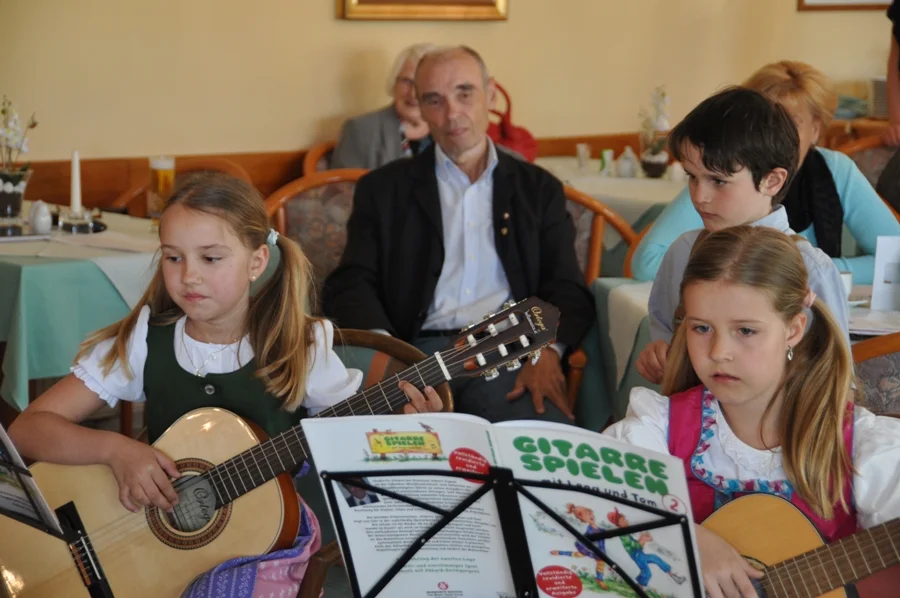 Auch Vbm. Walter war von den #Darbietungen der Kinder#Viola Preiß und Elena#Wienerroither beeindruckt