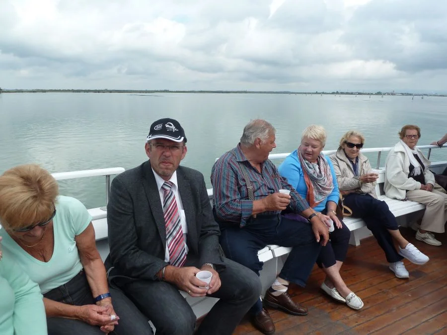 Unser Chauffeur mit Kappe