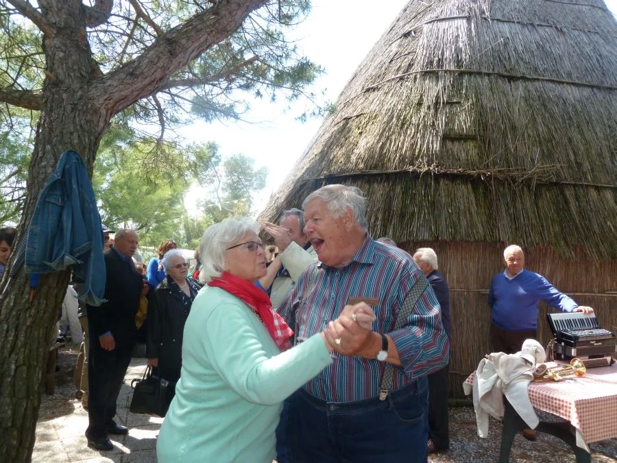 Willi - wie immer ein eifriger Tänzer - diesmal mit Obfrau Heidi