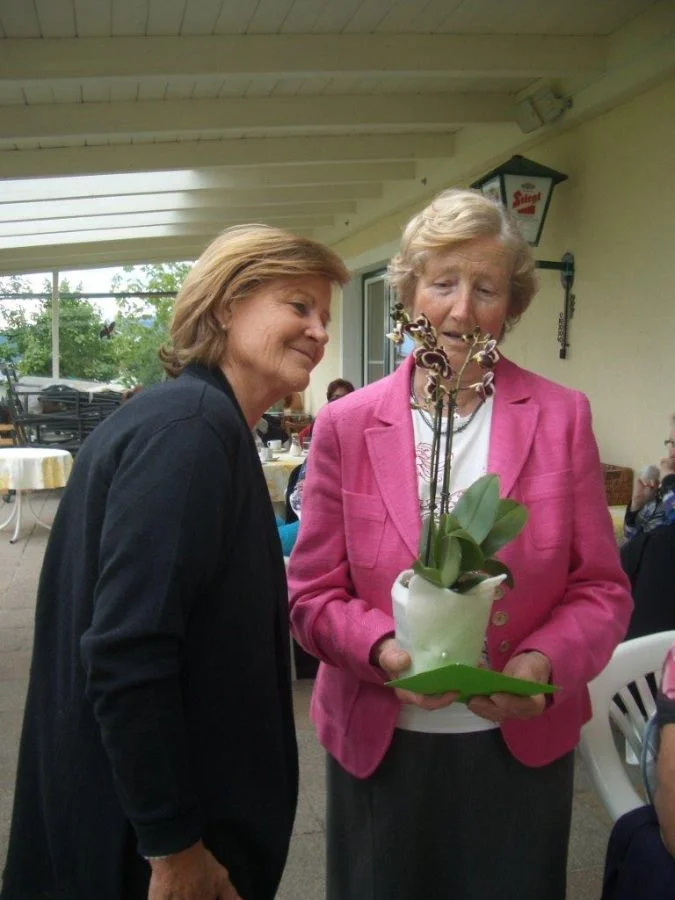 Else Zinnecker bedankt sich im Namen#der Senioren bei Tanzleiterin Renate#Rauter