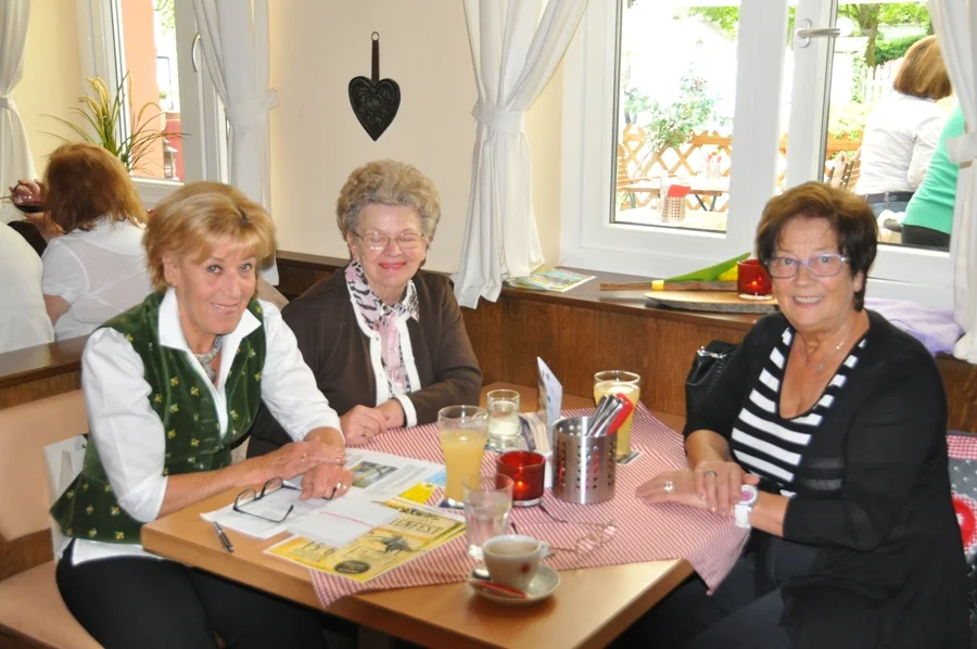 Die Obfrauenstv. und die Schriftführerin