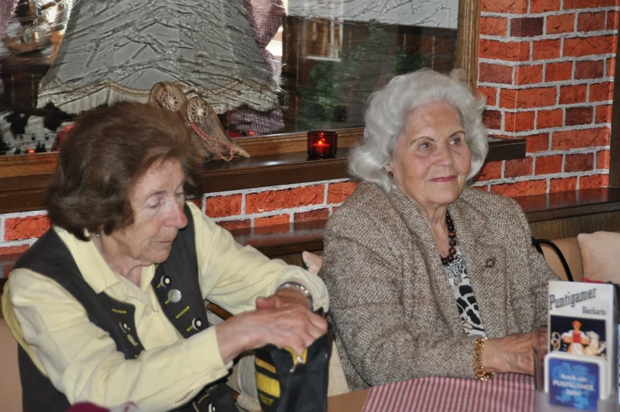 Erna Rapatz mit Margareta Kleinberger