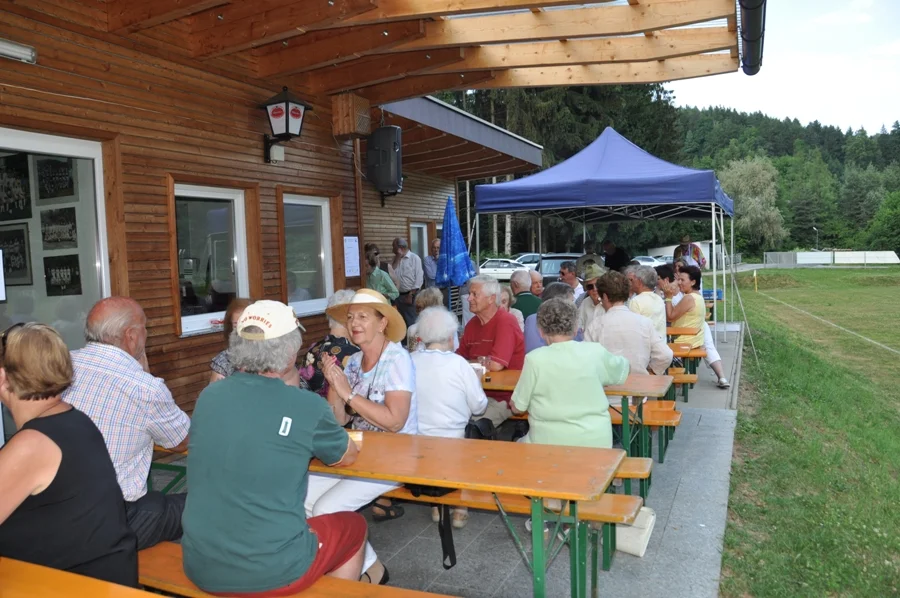Das Clubhaus in der +Waldarena+ ist#ein idealer Platz für Sommerfeste