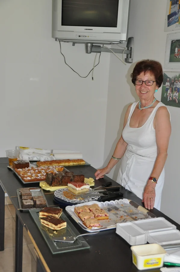 Irmi Bukovschek - eine perfekte#Kuchenverkäuferin