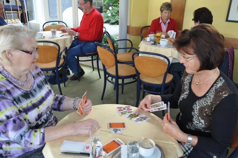 Poldi Deketh gegen Brigitte Bahr