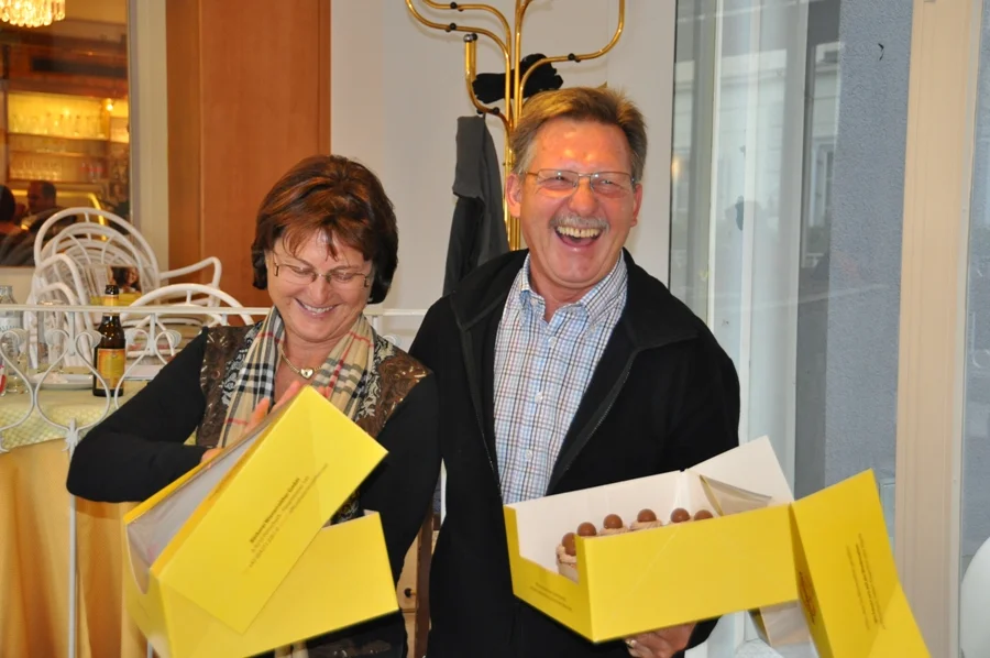 Die lachendenden Gewinnerame#mit den Preisen