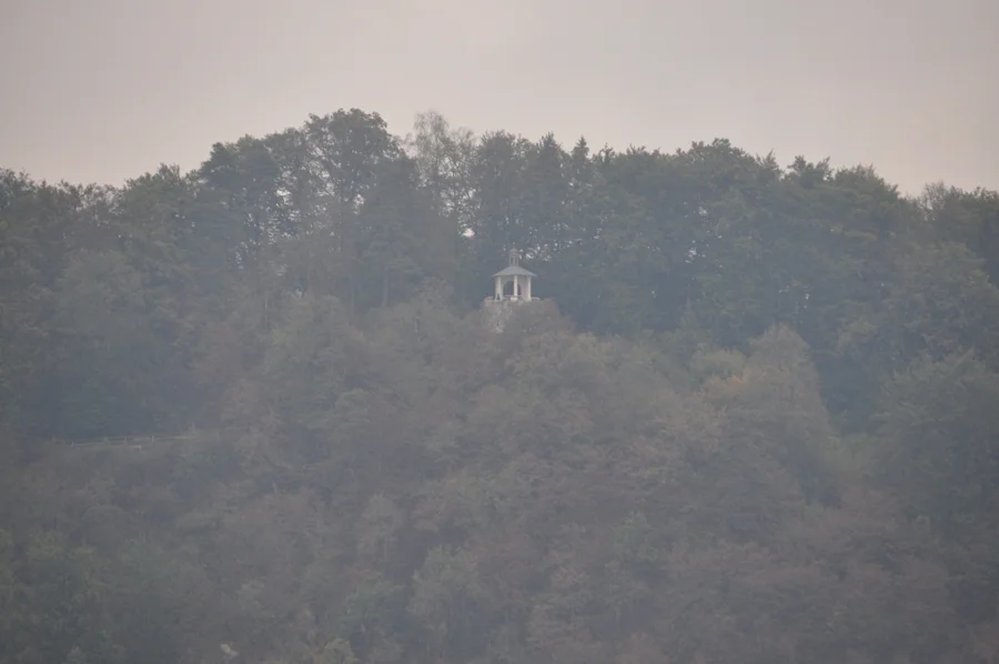 Hohe Gloriette im Nebel