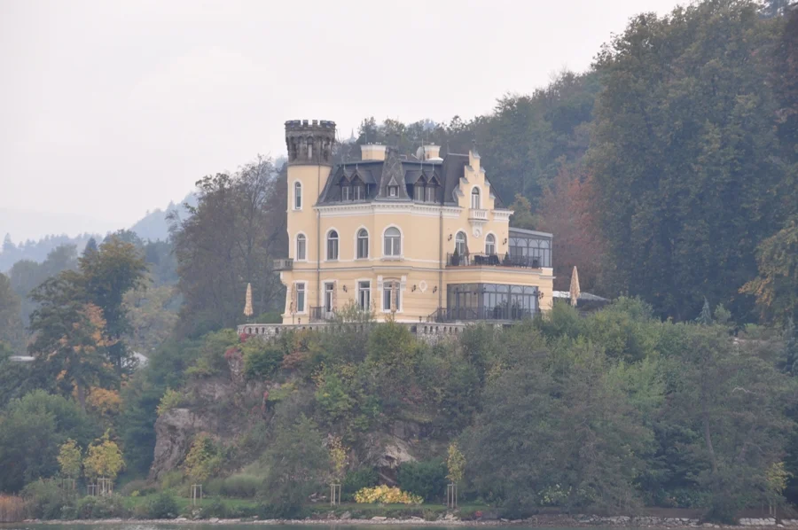 das zu billige +Stronachschlößchen+ in Reifnitz