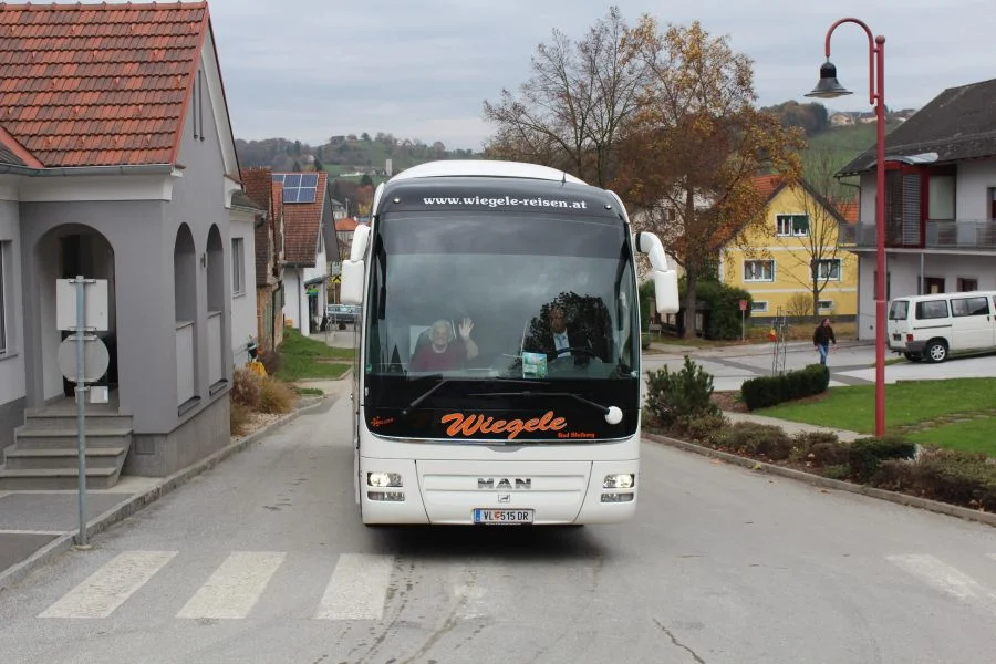 Unsere Obfrau Heidi immer an vorderster Front