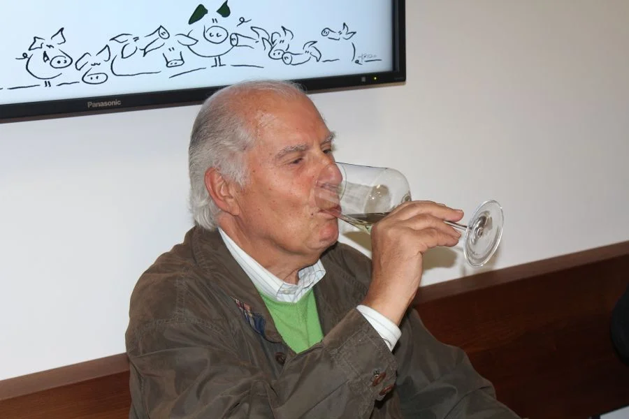 Oberhalb +glückliche Schweine+ #unterhalb ein +glücklicher Hans+