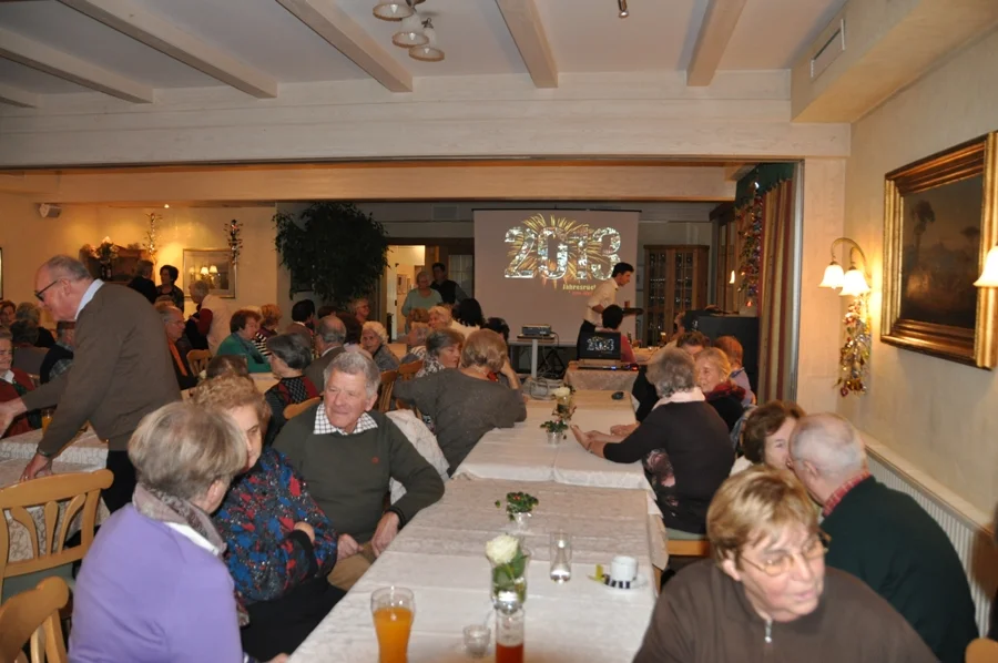 Der Speisesaal war bis zum letzten Platz gefüllt