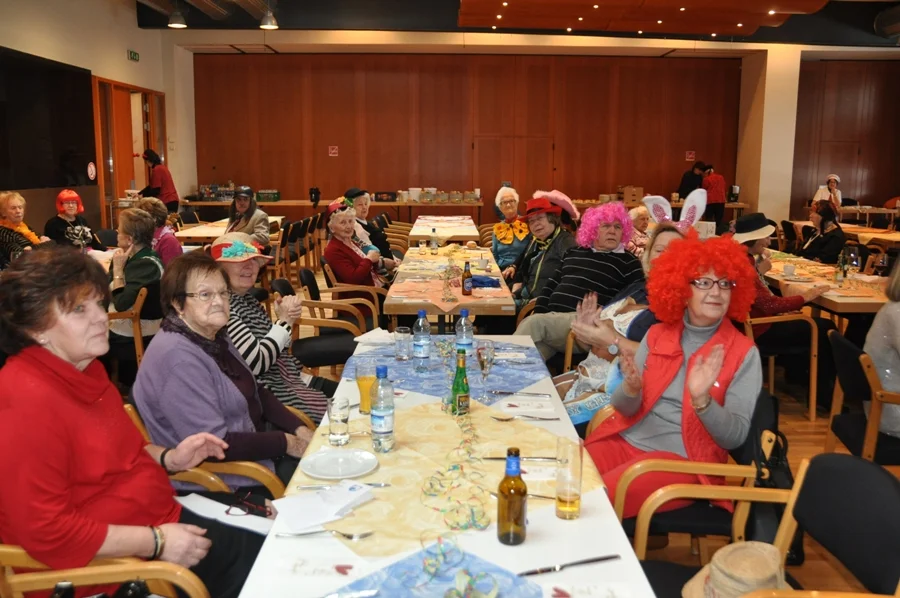 Auffallend die neuen#Frisur-und Hutkreationen