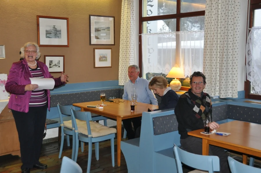 Oberschiedsrichter Helmut Epe#hattet alles im Griff