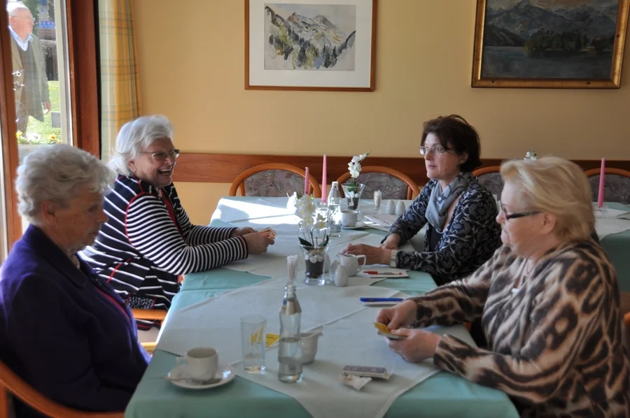 Obfrau Heidi Wienerroither und#Obfrau Rosi ZeppitzAnnabichl mit#Brigitte Bahr und Poldi Deketh