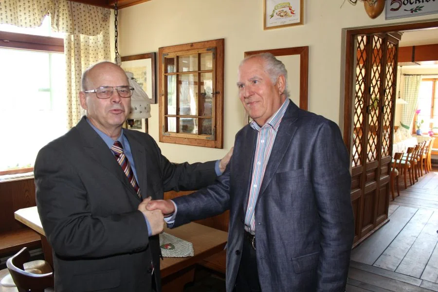 Auch Homepagler Gerhard Schurian ist unter den Gratulanten