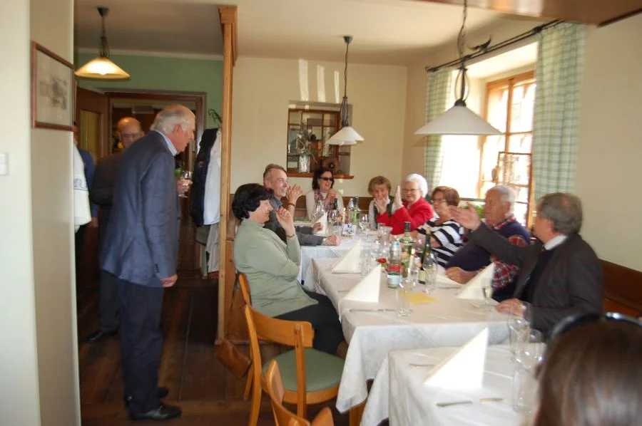 Auch Bürgermeister Mag. Arnold hört aufmerksam zu