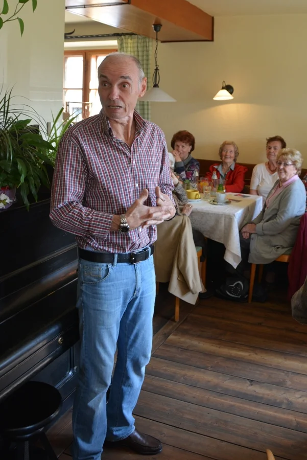 Vzbgm. Alfred Walter steht#für Anfragen aller Art#immer zur Verfügung