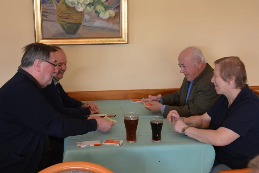 Peter Benz bei Damen Heidi Sternat#meistens im Nachteil