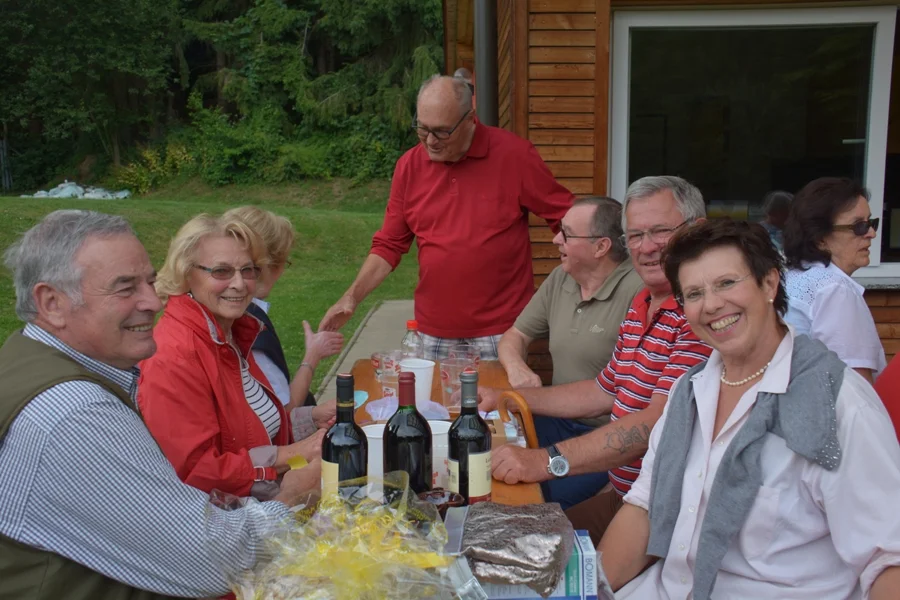 Günter Wienerroither begrüßt#die Runde