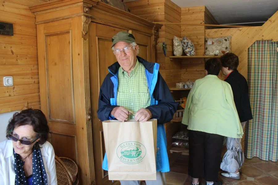 Auch Ehrenobmann Prüller verriet nicht, was er für seine Rosi eingekauft hat