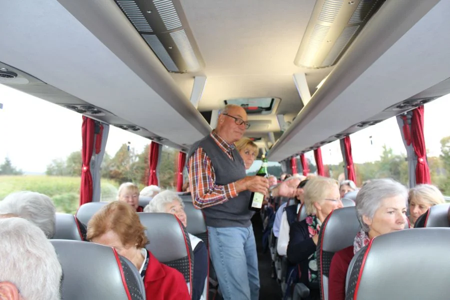 Annemarie, Elisabeth und Günter immer auf das Wohl der Reisenden bedacht