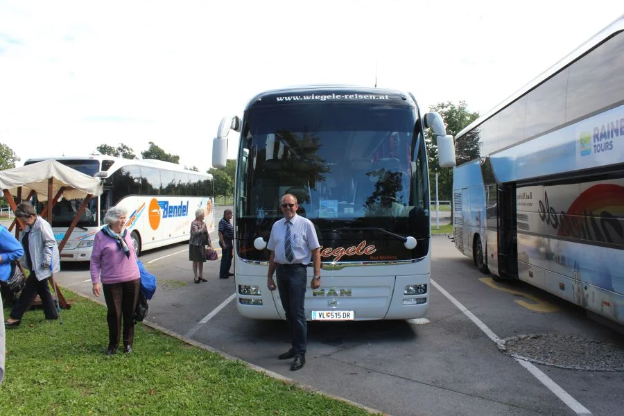 Sehr beliebt unser Fahrer +Sepp+ nicht nur wegen seiner Fahr- sondern auch seiner Unterhaltungskünste