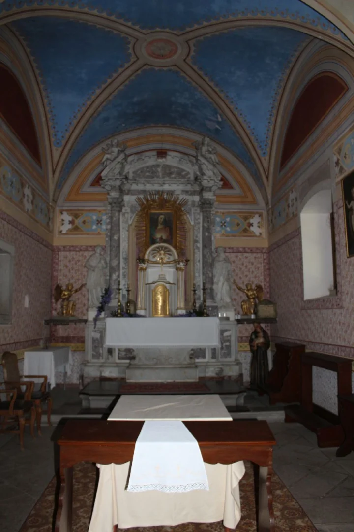 Eine nette Kirche dem heiligen Antonius#geweiht