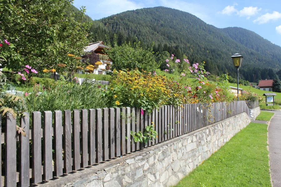 Schöner Stakettenzaun