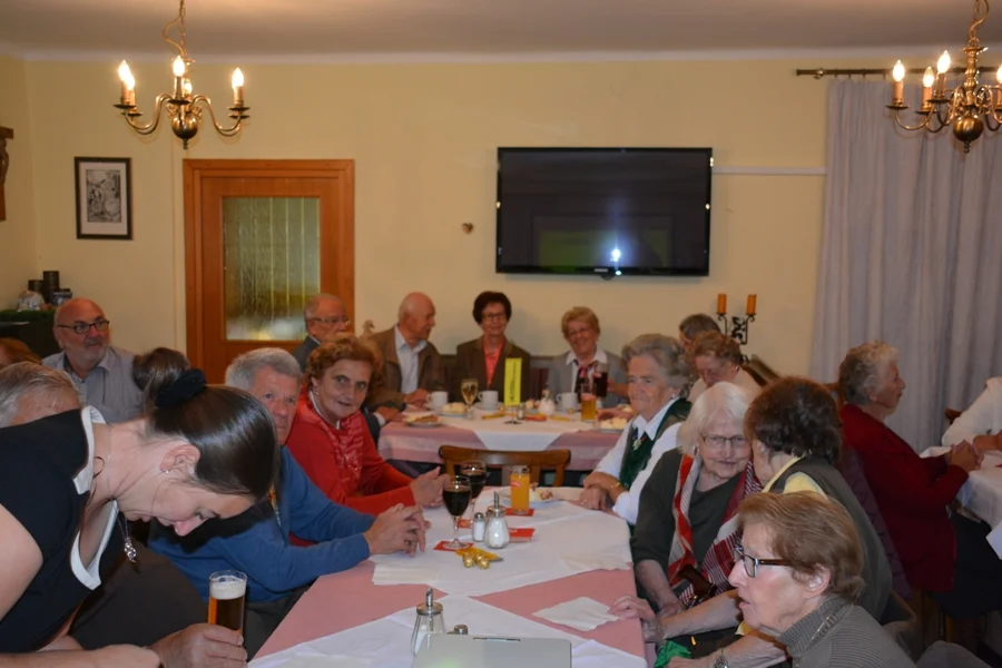 Der vollbesetzte Speisesaal#im Landhaus +Strussnighof+