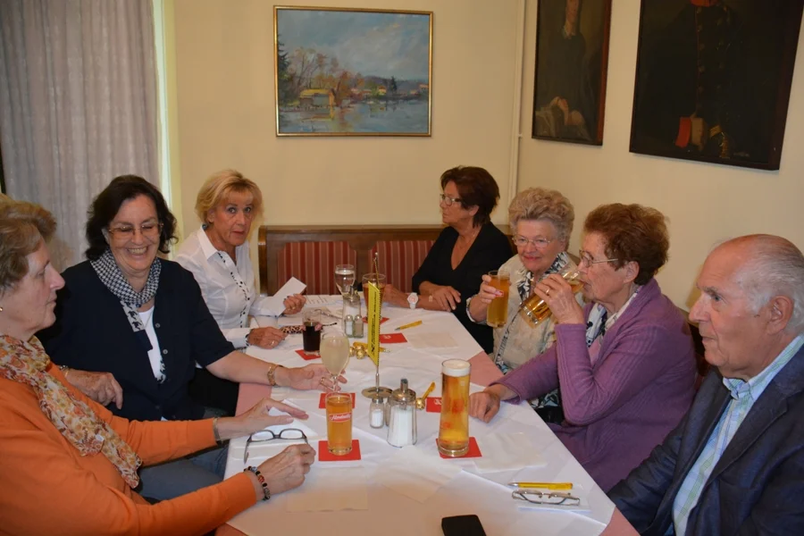 Der Vorstandstisch fast vollzählig