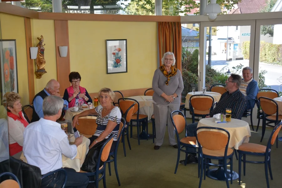 Begrüßung durch die Obfrau