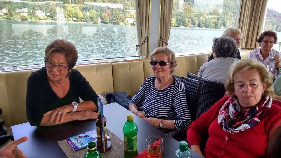 Obfrau-Stv. Elisabeth Walter, #Tanz-Organisatorin Else Zinnecker#und Margarethe Schlosser