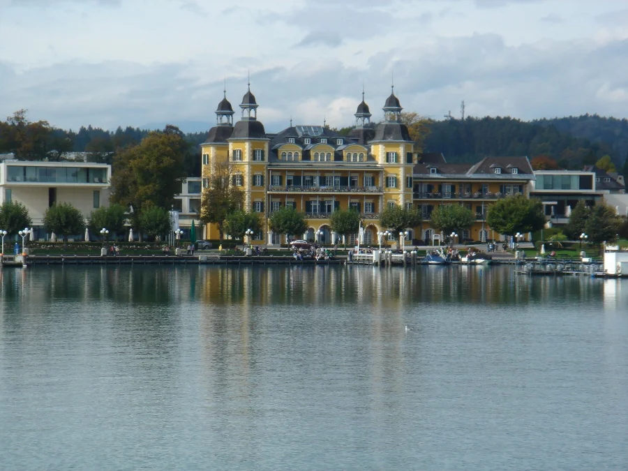 Ein Schloß am Wörthersee....