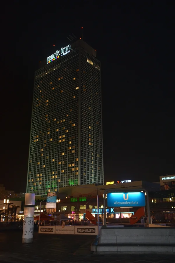 Unser modernes Hotel +Park Inn+ hat 40 Stockwerke