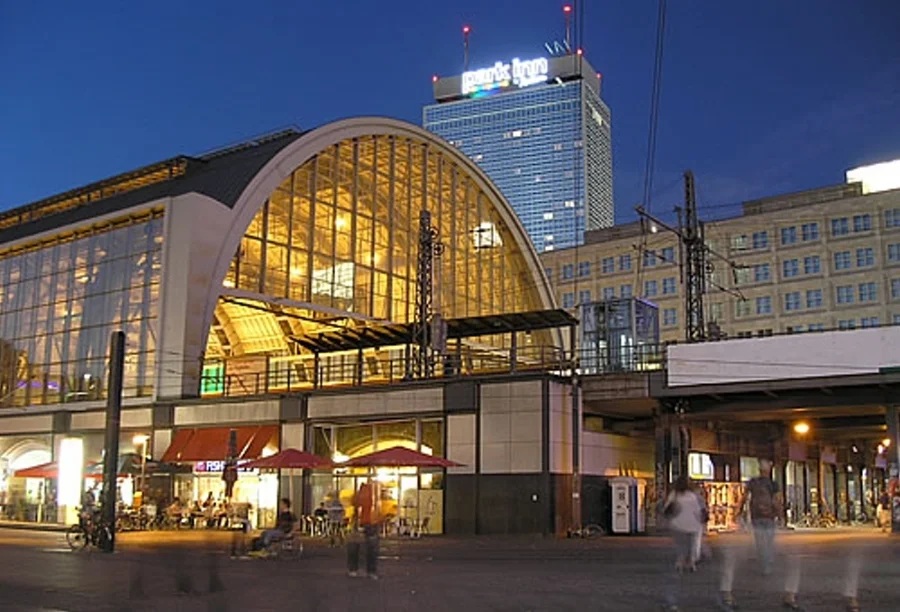 Bahnhot +Alexanderplatz+