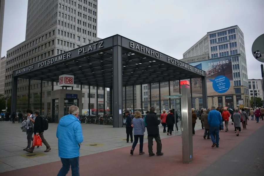 Bahnhof +Potsdamer Platz+