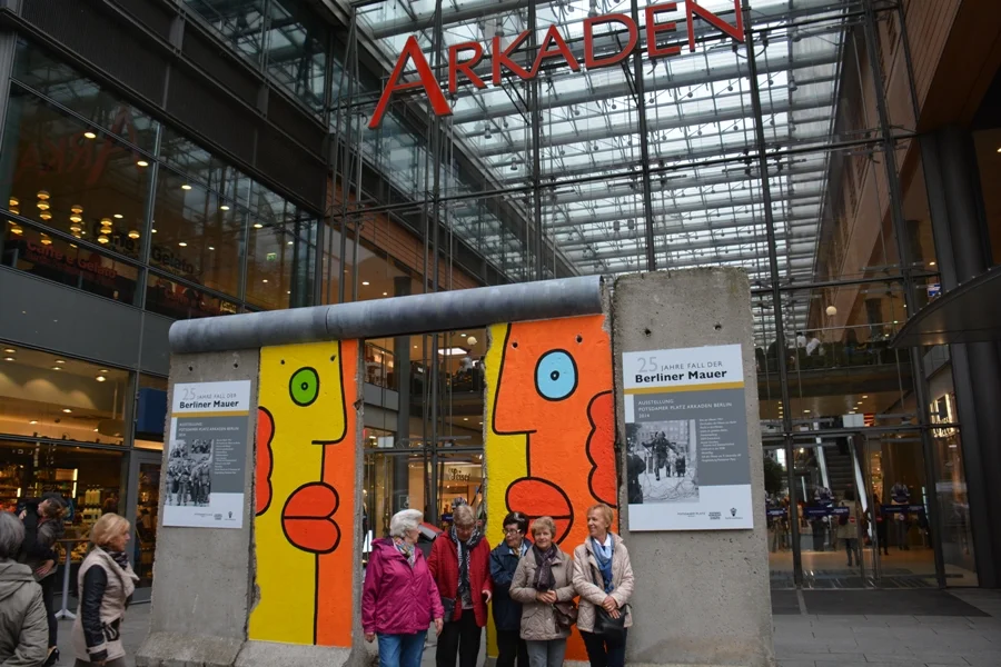 Reste der Mauer in den#Potsdamer-Platz-Arkaden
