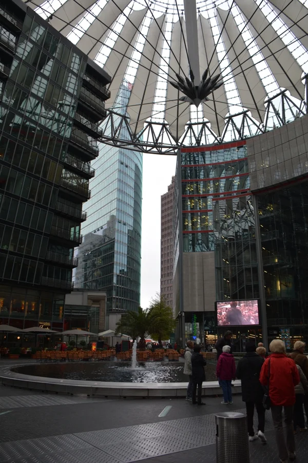 Die +Sony-Center-Kuppel+