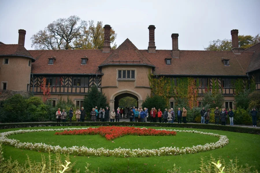 Gruppenfoto vor dem Schloss