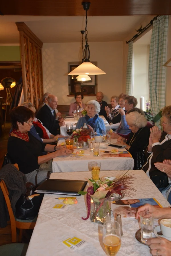 Zockl-Cremeschnitten, Apfel-Tira mi su#und Eis-Variationen waren gefragt