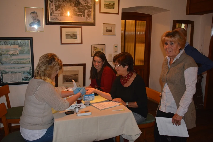 +Gesundheitsstraße+#Blutdruckmessen, Zucker- und Cholesterinmessung