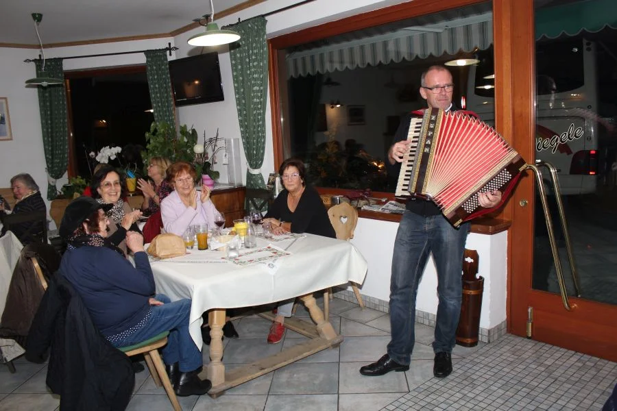 Wiegele Chauffeur +Sepp+ ein ausgezeichneter Fahrer, Unterhalter#ind Musiker