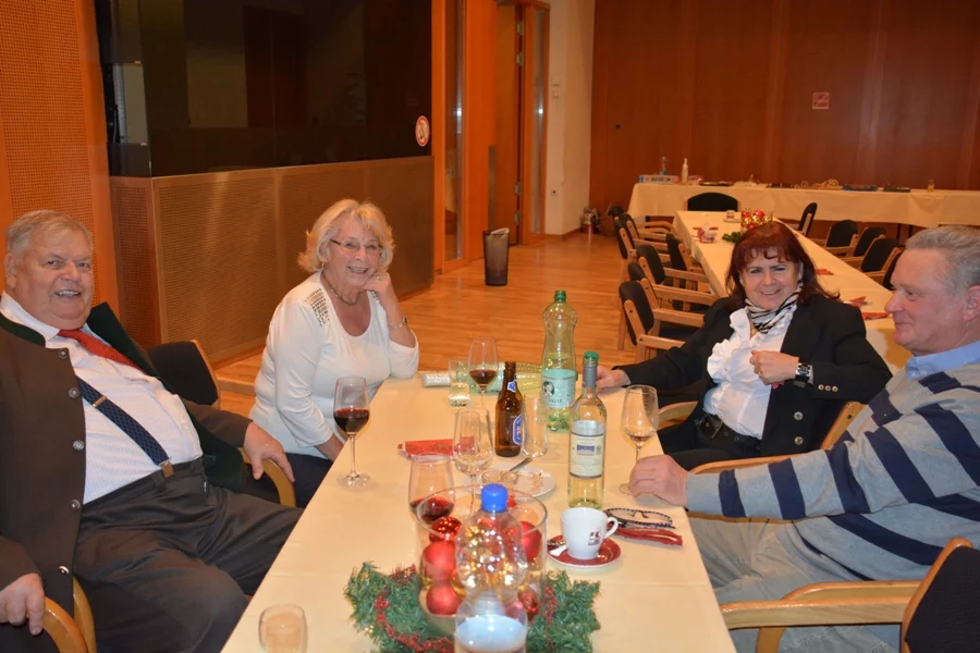 Frau Hudovernig, +Dorfwirtin+, Hans#Strasser und Willi Pickert in #guter Stimmung