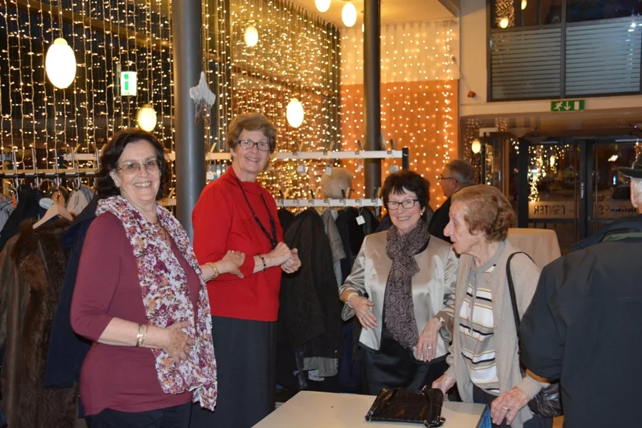 Die Kasierinnen Hide Czerny und#Ilse Kremser fleißige Helferinnen#des Seniorenbundes