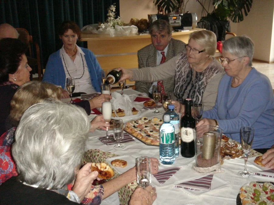 Für weihnachtliche Stimmung sorgte#Diethard Rauter mit Gedichten