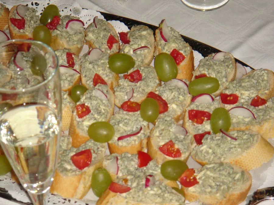 Verschiedene Kekse und Kuchen