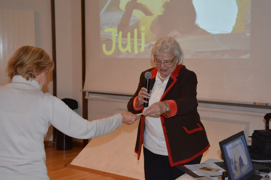 Alle anwesende Monatsgeborenen#erhalten einen Gutschein