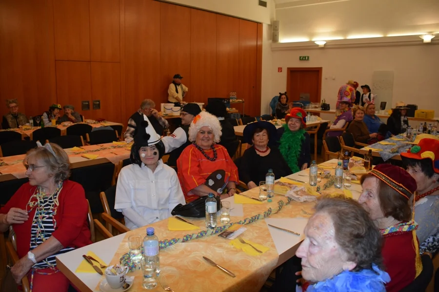 Monika Mikula und Alpha Glaser#mit neuen Mode-Frisuren