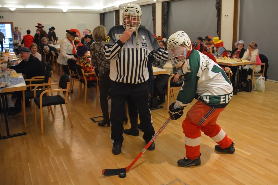 Oberschiedsrichter John Viennarider