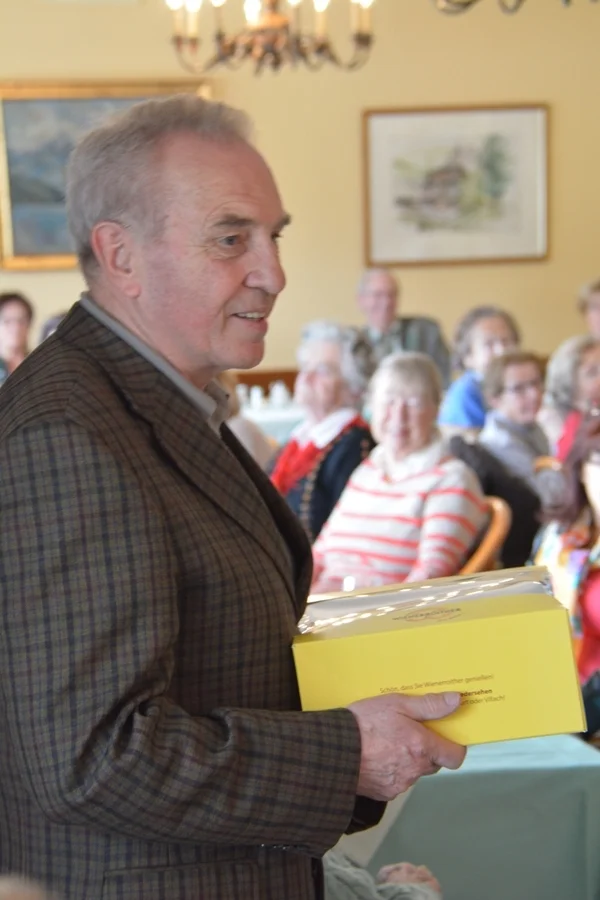 Viel Applaus und eine Torte als Dankeschön